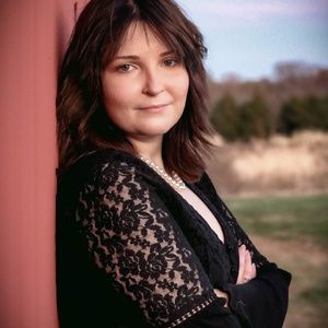 Meet your Posher, Halee